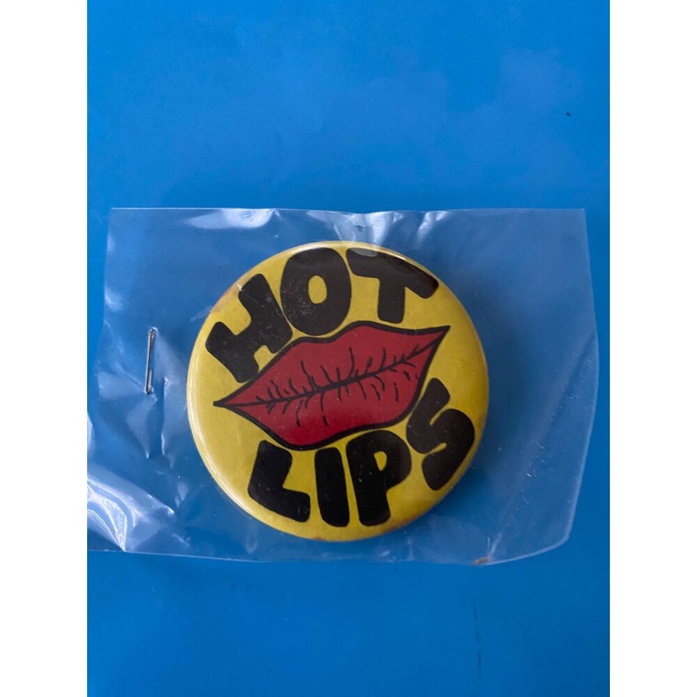 Vintage  Hot Lips Red Sexy yellow Badge-A-Minit Lasalle Pinback